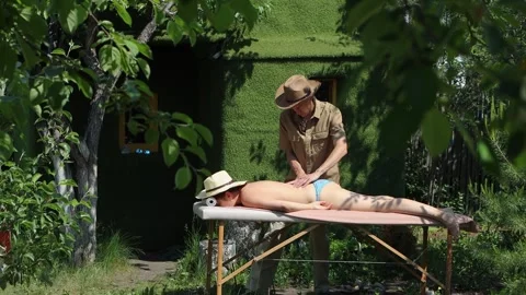 Massage in nature. Видео 304335600