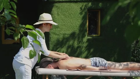 Massage in nature. Видео 304337445