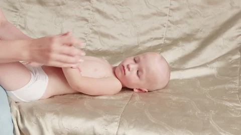Massage professional therapist does for two years old baby boy child rehabili 스톡 동영상 118706870