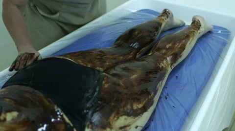 Massaging the skin using chocolate in a spa Stock-Footage 61417831