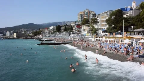 Massandra beach of Yalta Stockbeeldmateriaal 136064994