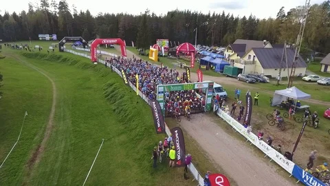 Massed-start of the main mountain bike race at Tallinn bicycle marathon Vidéo 88489520