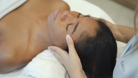 Masseuse making best head massage to her client in spa salon Stock Footage 111031049