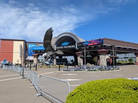 Massive bald eagle statue holding a fish outside 7 Feathers Resort and Casino Stock Photos