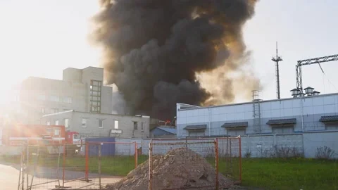 Massive blaze fire, building burning, firefighters team putting out the fire Video stock 283131806