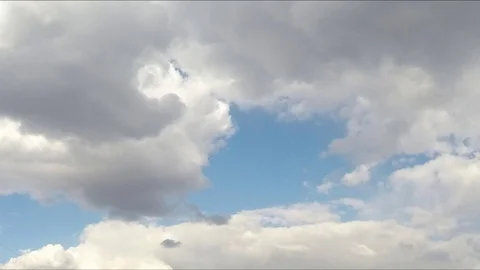 Massive Clouds Float On Sky Timelapse Vidéo 78018265