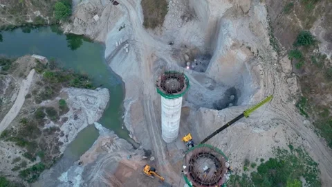 Massive concrete pillars of incomplete highway flyover in India. Stock-Footage 335643954