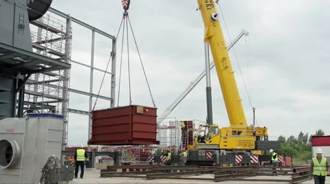 Massive crane 動画素材 51354045