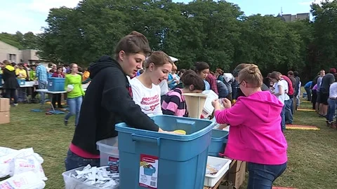 Massive crowd of college students package food for needy people Stock Footage 196951318