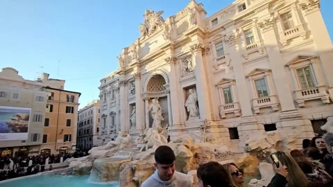 Massive Crowd Gathering in Romes Piazza Navona in Rome on June 25, 2020 Stockbeeldmateriaal 348156353
