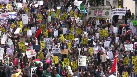 Massive crowd protesting in Los Angeles Video stock 1804715