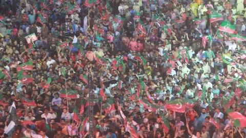 Massive crowd support for cricket turned politician Imran Khan Stock Footage 86594908