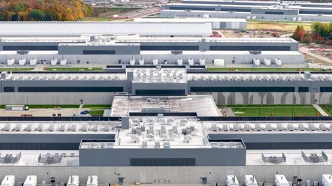 Massive Data center aerial view at the suburbs of Columbus city, ohio. Video stock 320586275