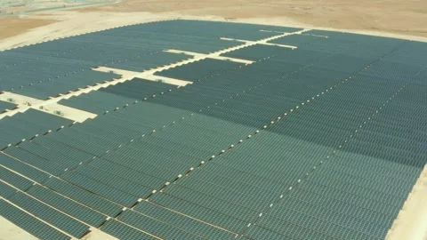 Massive Desert Solar panel farm to harvest renewable energy in sunny Jordan Vídeo Stock 297238562