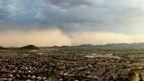A massive dust storm approaching a suburban neighborhood. Stock-Footage 218272748