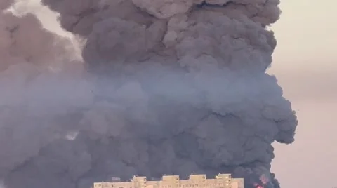 Massive Fire and Thick Black Smoke After Russian Missile Strike in Kyiv Video stock 335677493