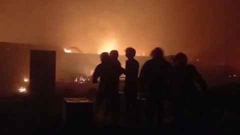 Massive fire breaks out at Rohingya refugee camp in Bangladesh, Dhaka, BD - 22 M 스톡 동영상 204009758