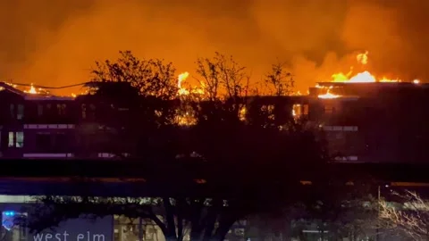 Massive fire burns  Canton Apt  complex in Okc Stock Footage 170264127
