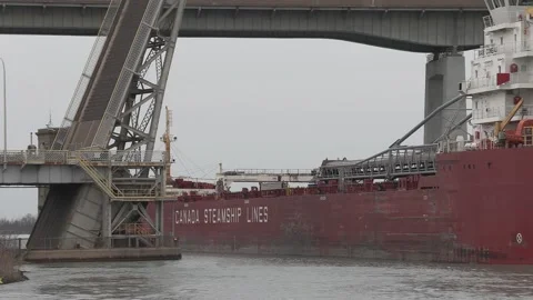 Massive freighter cargo ship sailing up the Welland canal Видео 152072535
