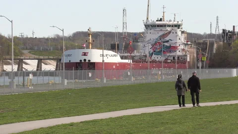 Massive freighter cargo ship sailing the Welland canal with supply chain goods Vídeos de archivo 153376521