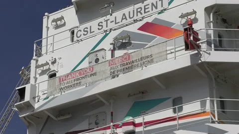 Massive freighter cargo ship sailing the Welland canal with supply chain goods Stockbeeldmateriaal 153382529