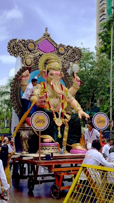 Massive Ganesh Idol Going out of Workshop Mumbai for Ganesh Chaturti Festival Stock Footage 330044537