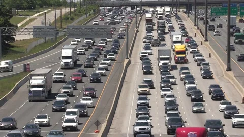 Massive heavy rush hour traffic jam on highway Vidéo 155570142