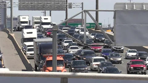 Massive heavy rush hour traffic jam on highway 库存影片 155572748
