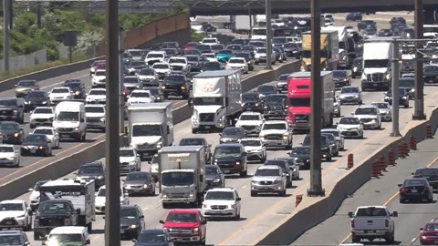 Massive heavy rush hour traffic jam on highway 库存影片 155574274