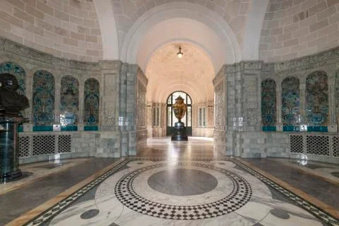 The massive marble jar Stock-Fotos