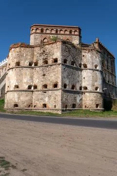 Massive multi tiered stone bastion and palace of Medzhybizh fortress Stockfoto's