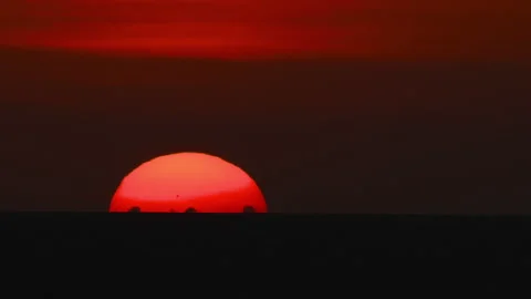 Massive red sun setting over sea 스톡 동영상 314653198