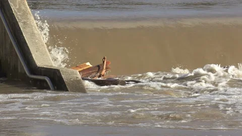 Massive river flooding during record warm temperatures in Ontario Canada Vidéo 150241710