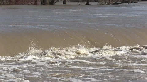 Massive river flooding during record warm temperatures in Ontario Canada Vidéo 150241832