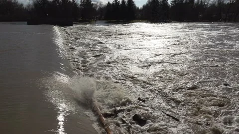 Massive river flooding during record warm temperatures in Ontario Canada Vídeos de archivo 150242101