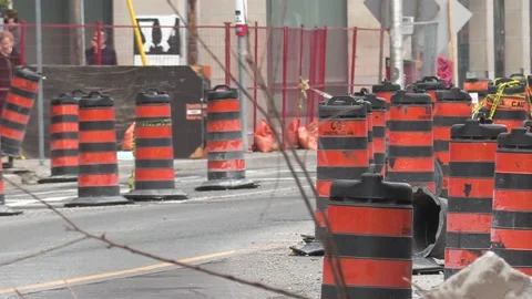 Massive road and infrastructure construction in downtown city streets Stockbeeldmateriaal 152120933