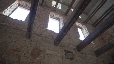 Massive steel framework surrounds hollow floors of building Видео 316089927