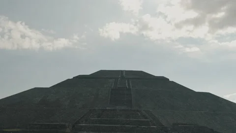 Massive Structure Of Pyramid Of The Sun Over Cloudy Sky In Teotihuacan, 스톡 동영상 183465827