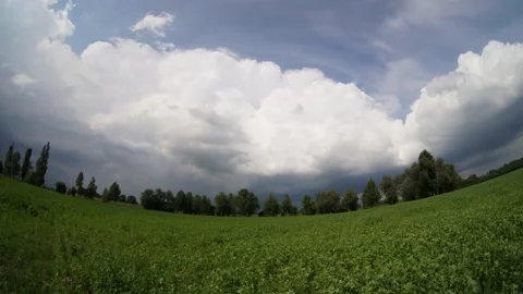 Massive Supercell Cloud Passage Across Sky Timelapse In Northern Italy 스톡 동영상 336694932