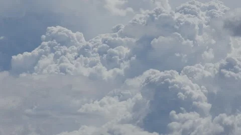 Massive towering cumulonimbus storm cloud formation 库存影片 335210321