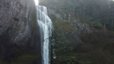 Massive Waterfall in Oregon Drone Shot 스톡 동영상 99071932