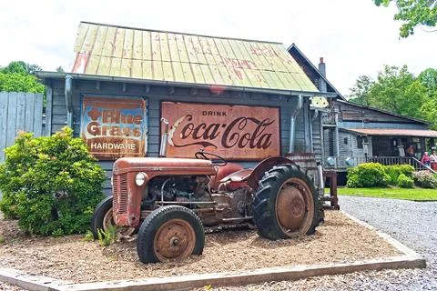 Mast General Store Old Tractor Far Stock Photos