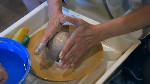 Master and apprentice make a pot on pottery wheel Video stock 87225993