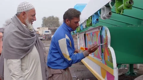 Master and student painter working on truck side, Pakistani Truck Art Stock Footage 170316031
