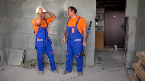 The master and worker swear, the worker attacks the master with a sledgehammer Stock Footage 115438159