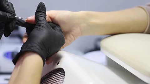 The master applies and distributes a special tool on the nail. Vídeo Stock 167522571