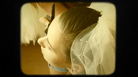 Master Applying Make-up For Bride Video stock 48914193