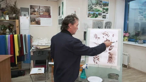 A master of the art school explains to students painting Stock Footage 144928984