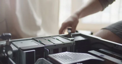 Master assembling personal computer Vídeos de archivo 304443504