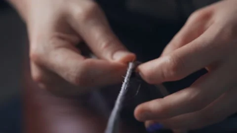 The master braids a braid from artificial hair. Video stock 146369899